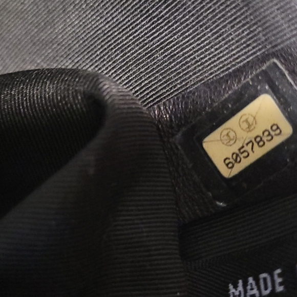 CHANEL (AUTHENTIC) - Picture 4 of 5